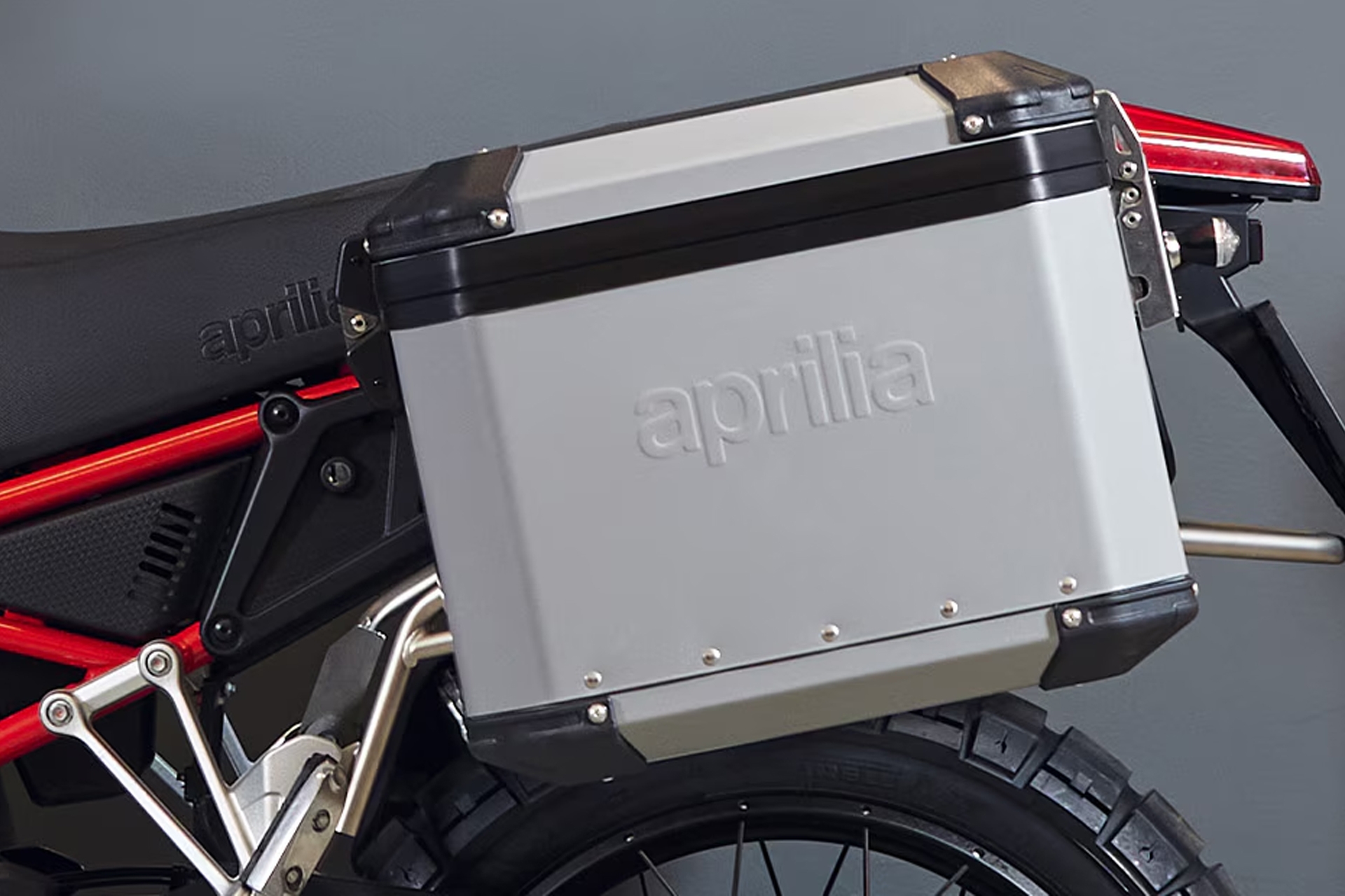 Accessoires d'origine Aprilia | Performance & Protection | RWN Moto